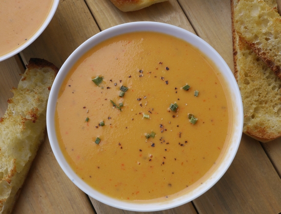 Creamy Red Pepper Coconut soup serve with crunchy bread
