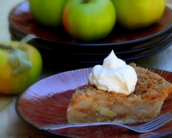 Pear Apple Pie with Streusel Topping