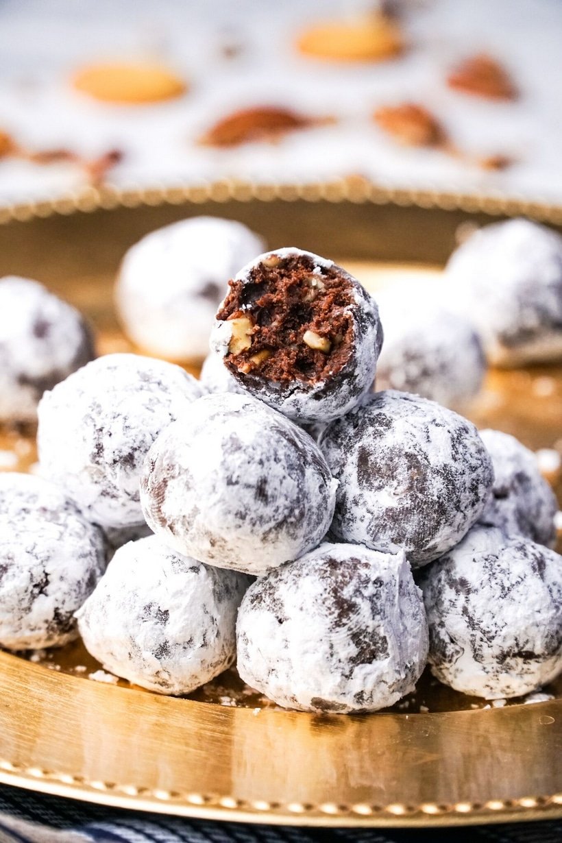 Sophisticated and elegant, these Zinfandel Port Balls are a festive dessert for any occasion. The port and cocoa meld together, erupting into a smooth and warming flavor, sans any raw alcohol taste. Perfect for gifting too. #noblepig #port #portwine #zinfandel #zinfandeldessert #dessert #dessertballs #cocoa #homemadegifting #homemadegift #ediblegift #winedessert #dessertwine #holidaygift #valentinesdessert #newyearseve #christmasdessert
