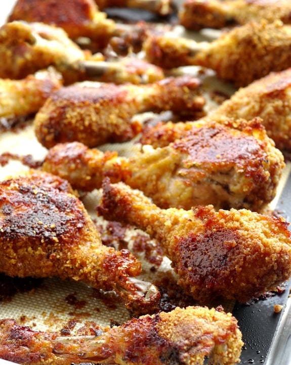 Video + Recipe: These Potato Chip-Bisquick Oven "Fried" Drumsticks are crispy, crunchy and delicious without ever getting out the fryer. It's delicious right out of the oven and throughout the week for leftovers from NoblePig.com. #noblepig #friedchicken #chicken #picnicrecipes #potatochips