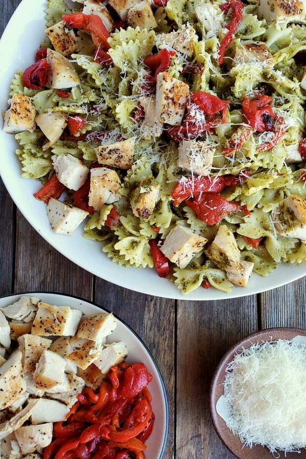 Get dinner on the table with this Quick Chicken and Pesto Pasta. It's full of flavor and makes great leftovers for lunch.  via @cmpollak1