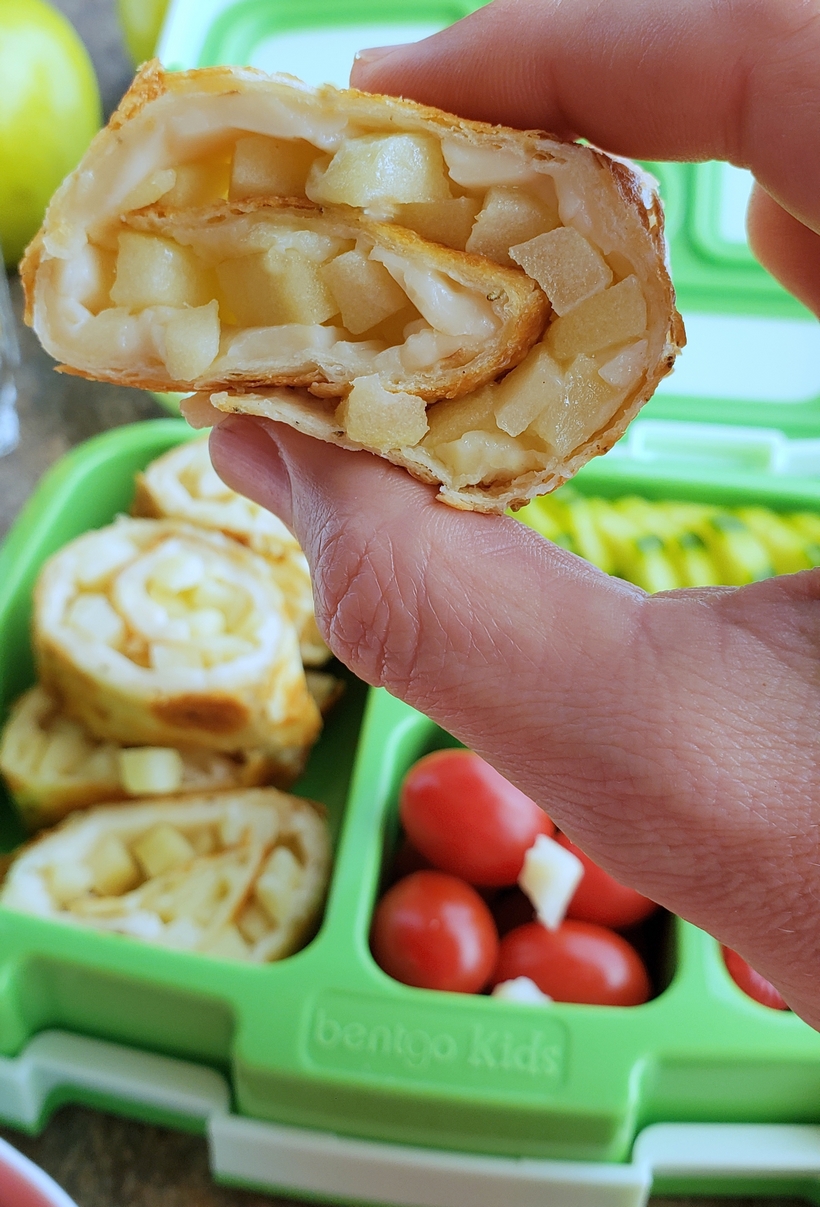 Fill that new lunchbox with these delicious Melty Smoked Gouda, Mozzarella and Apple Pinwheels. You will have a hard time believing this luscious tasting cheese is dairy-free! #noblepig #dairyfree #backtoschool #lunchbox #smokedgouda