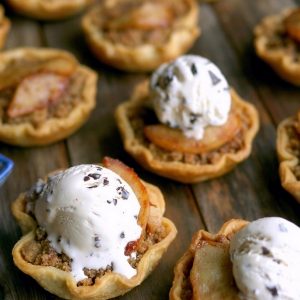 Pie skills are NOT necessary for these adorable MINI APPLE CRUMBLE PIES. They are sized perfectly to enjoy after a big meal.