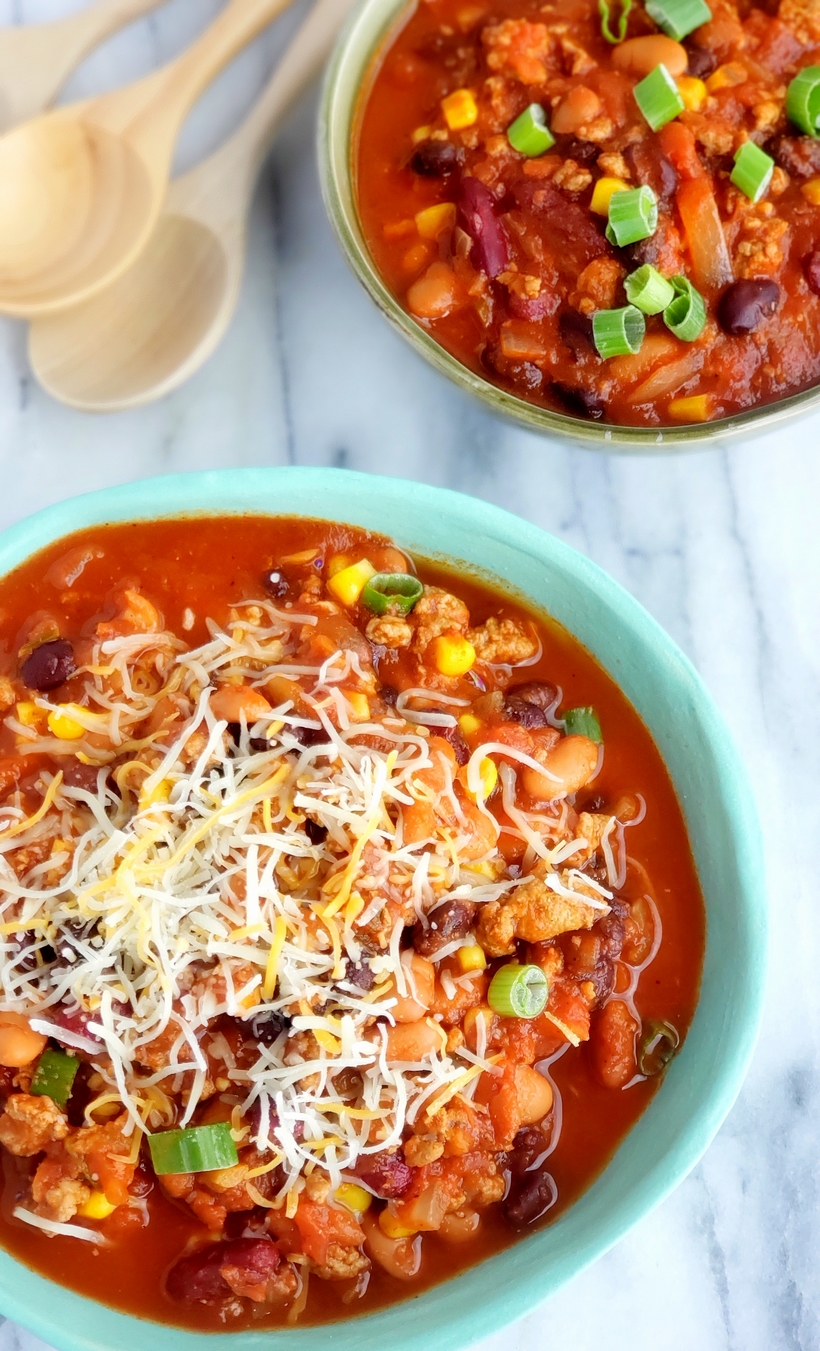 This Low Calorie Turkey Chili is so jammed with flavor, you'll forget you are eating something healthy. #turkeychili #healthydinner