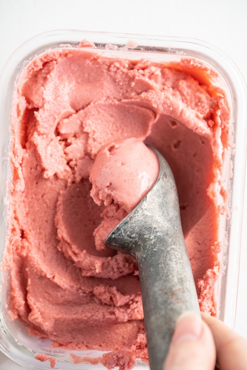 5 minute strawberry frozen yogurt
