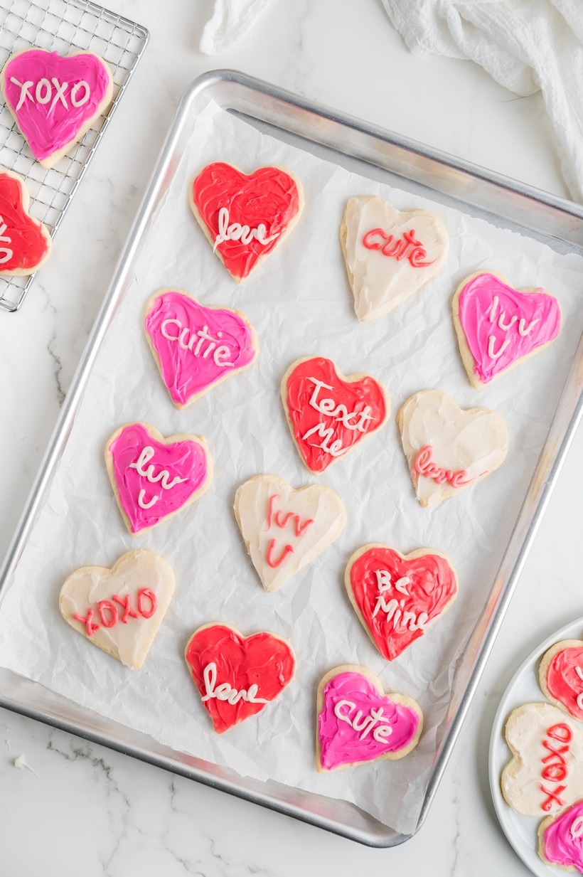 decorating heart shaped cookies
