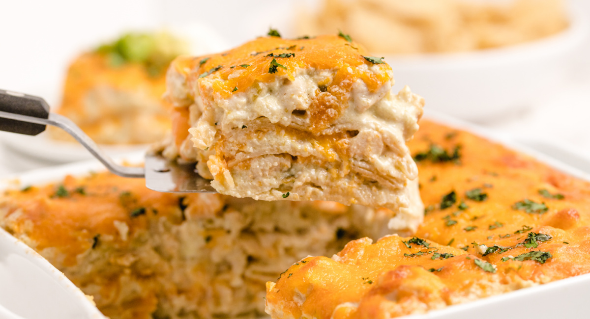 Green Chile Chicken Enchilada Casserole (Easy Layered Tex-Mex ...