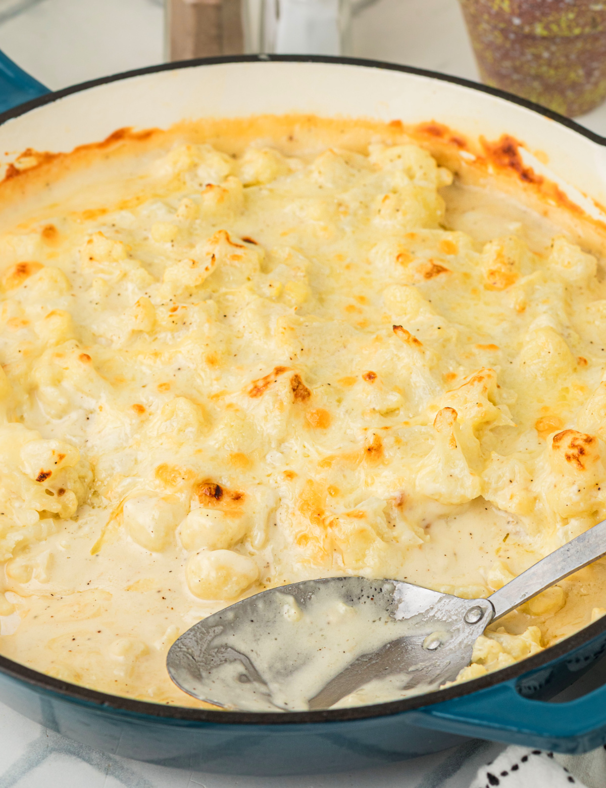 Cauliflower mac and cheese baked in a skillet, with tender cauliflower and a thick, creamy cheddar cheese sauce.