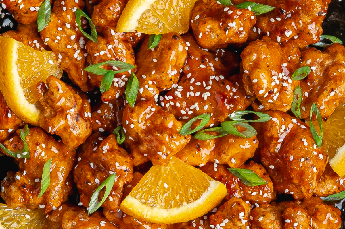 close-up-orange-chicken-with-orange-sauce