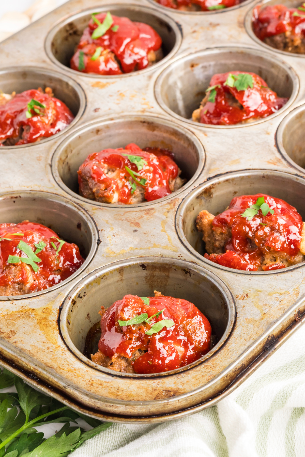 Mini meatloaf recipe fresh from the oven with caramelized edges Mini meatloaf recipe baked in a muffin tin with caramelized tomato glaze