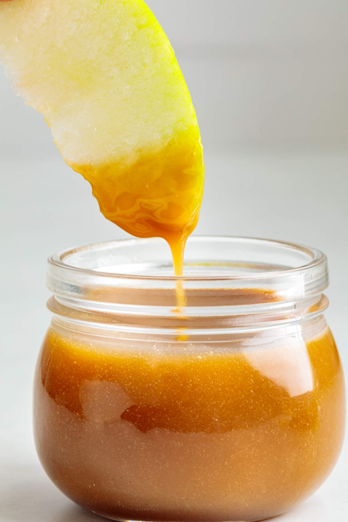 apple-slice-maple-caramel-dip