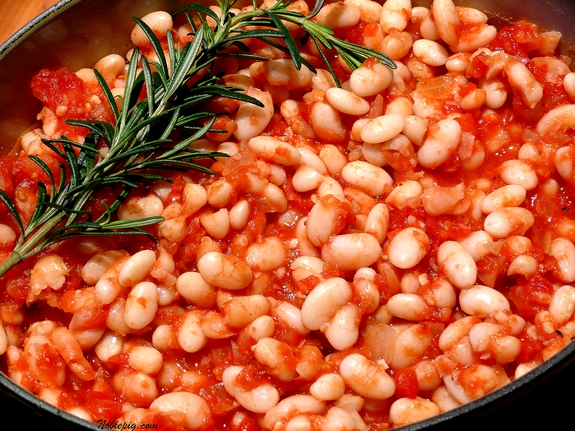 stewed white beans with tomatoes and rosemary