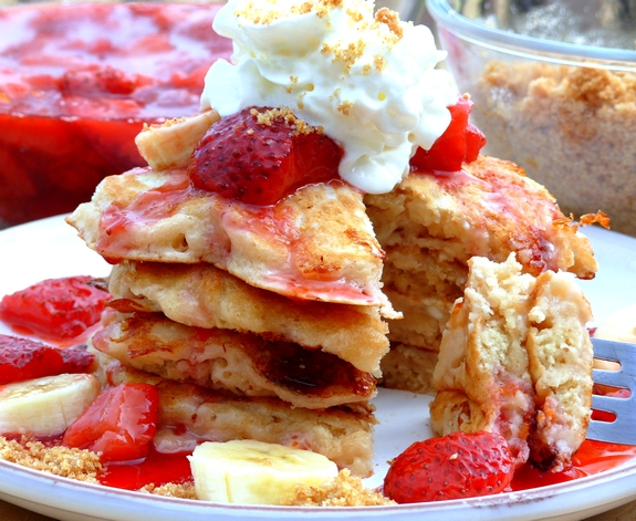 strawberry-banana “cheesecake” pancakes